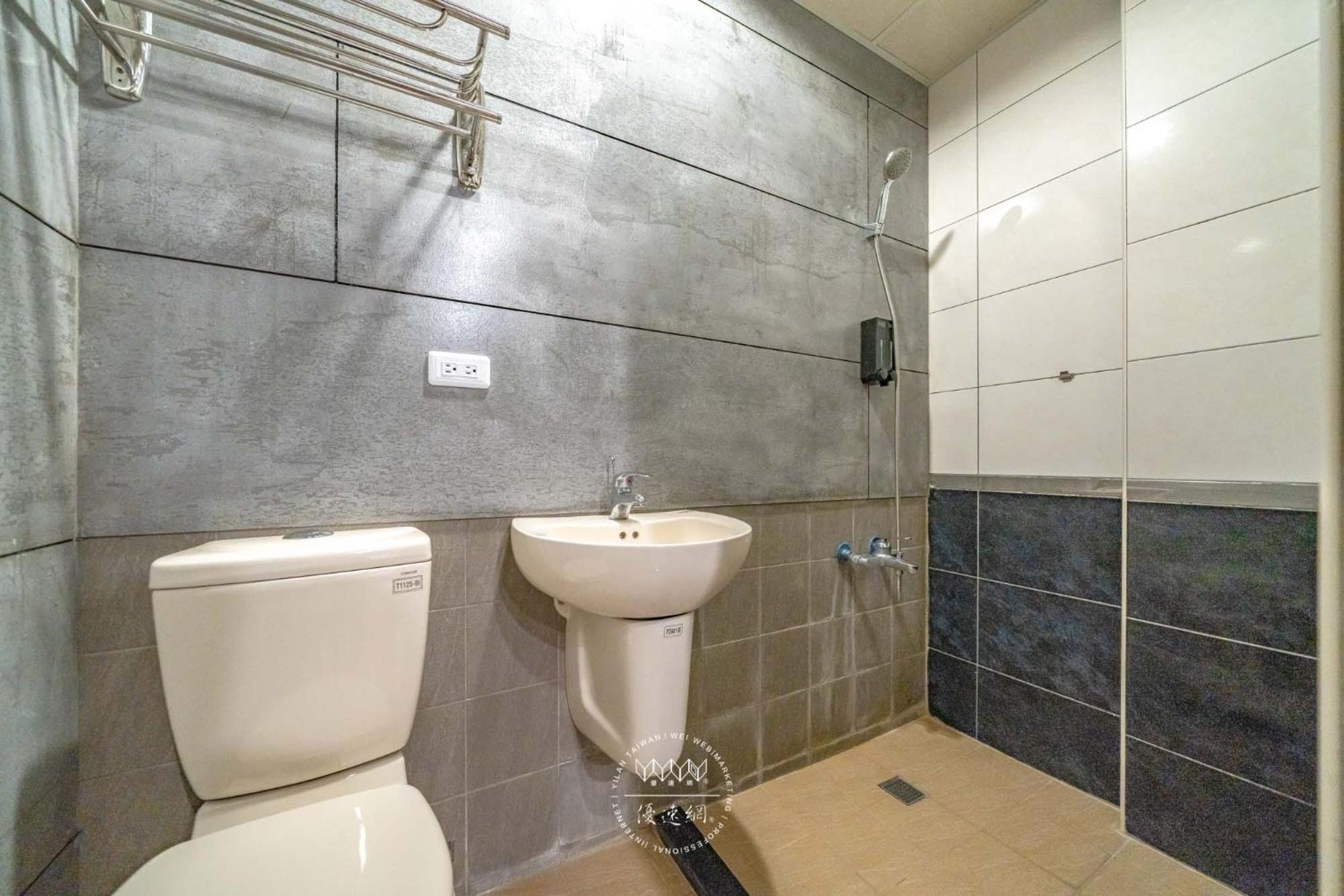 羅東夜市 工業loft旅宿 Loft House Luodong Eksteriør bilde