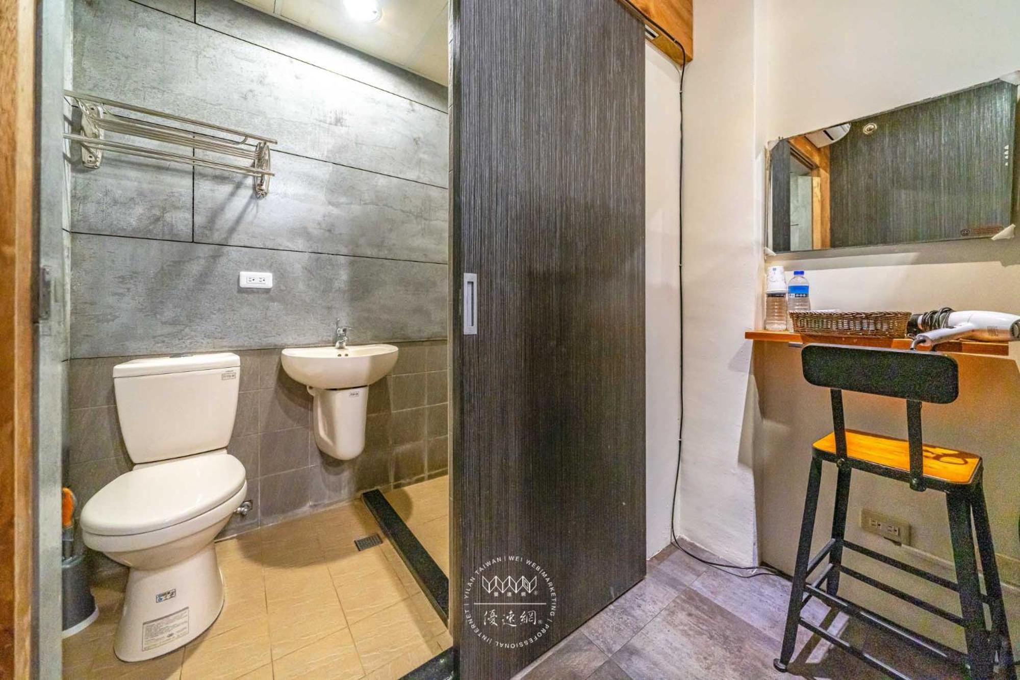 羅東夜市 工業loft旅宿 Loft House Luodong Eksteriør bilde